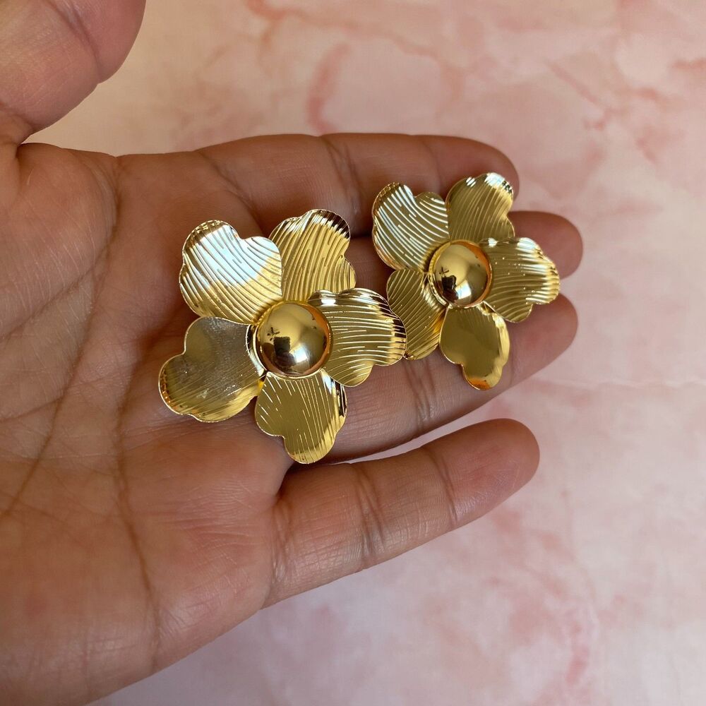 New Gold Tone Flower Earrings